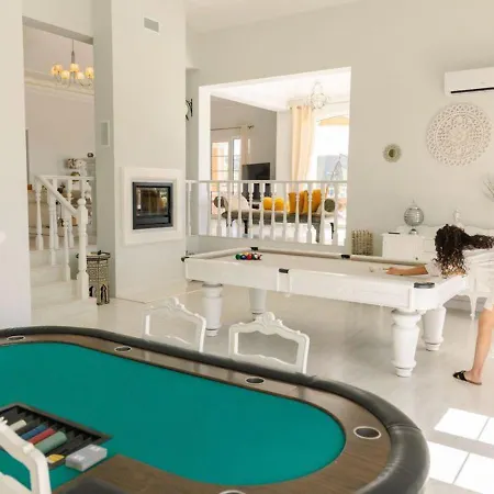 Altus Near Ericeira With Swimming Pool, Jacuzzi And 2 Games Villa *