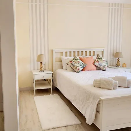 Altus Near Ericeira With Swimming Pool, Jacuzzi And 2 Games Cambaia