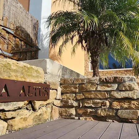 Villa Altus Near Ericeira With Swimming Pool, Jacuzzi And 2 Games