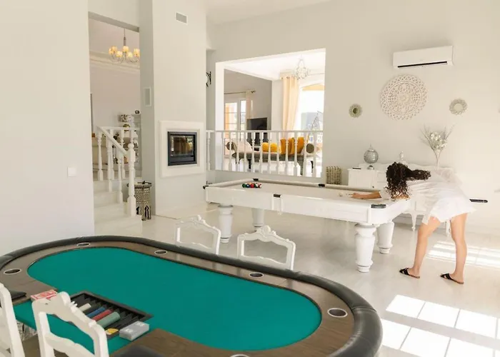 Altus Near Ericeira With Swimming Pool, Jacuzzi And 2 Games Villa *