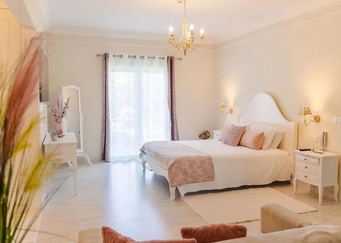 Villa Altus Near Ericeira With Swimming Pool, Jacuzzi And 2 Games Cambaia