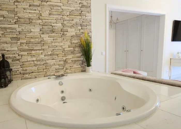 Altus Near Ericeira With Swimming Pool, Jacuzzi And 2 Games Cambaia