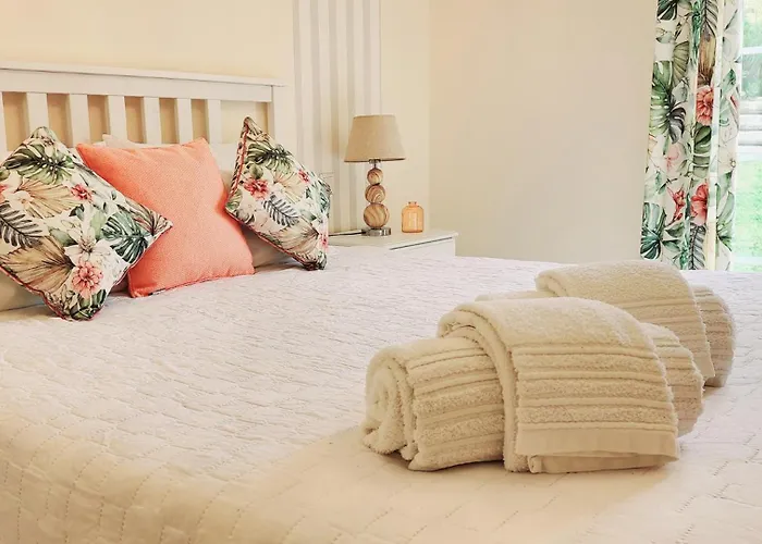 Altus Near Ericeira With Swimming Pool, Jacuzzi And 2 Games *