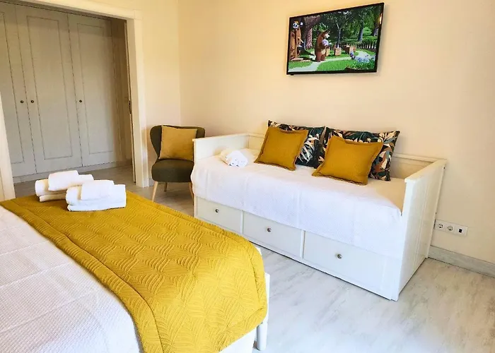 Altus Near Ericeira With Swimming Pool, Jacuzzi And 2 Games Villa