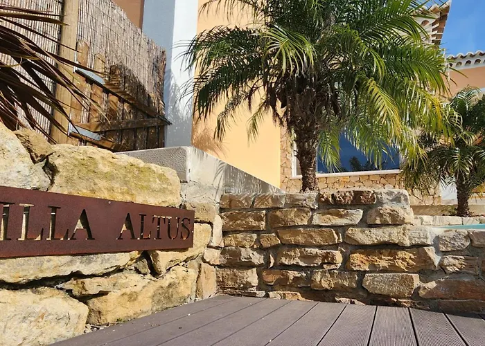 Villa Altus Near Ericeira With Swimming Pool, Jacuzzi And 2 Games